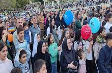 کودکان سنندجی با حضور در جشن «هفته ملی کودک» کانون پرورش فکری کودکان و نوجوانان، رنگ شادی را به آسمان فرهنگ شهرشان پاشیدند.